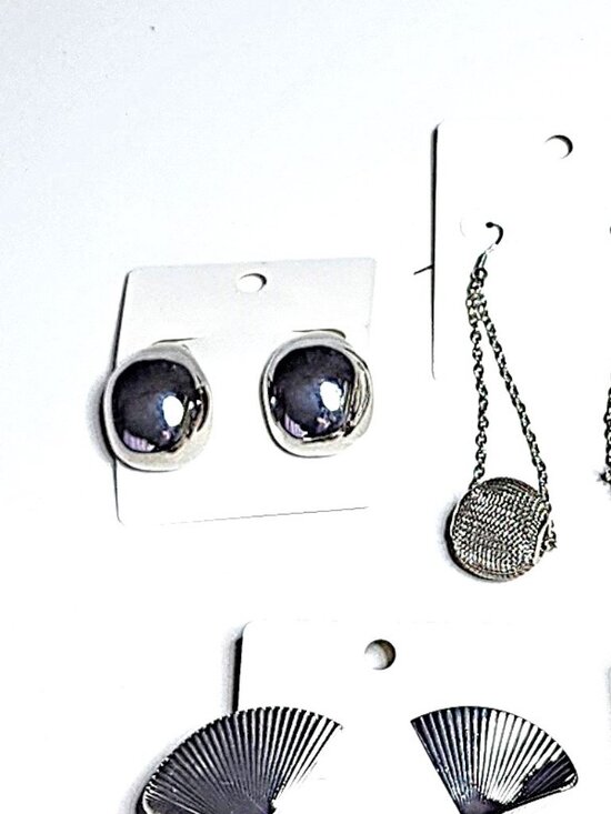 7 pair silver-tone earring bundle - Picture 6 of 11